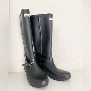 Hunter Boots with buckle at ankle. Wedge style. 8